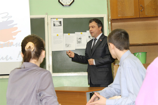 Школьники изучают систему местного самоуправления Школьники изучают систему местного самоуправления